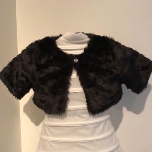 Girl’s Short-Sleeved Fur Jacket